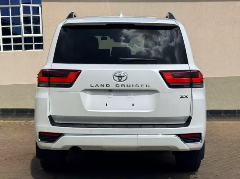 Toyota LAND CRUISER 300 LC300