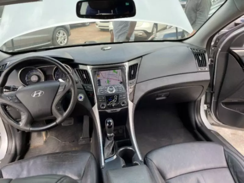Hyundai Sonata   - 2012