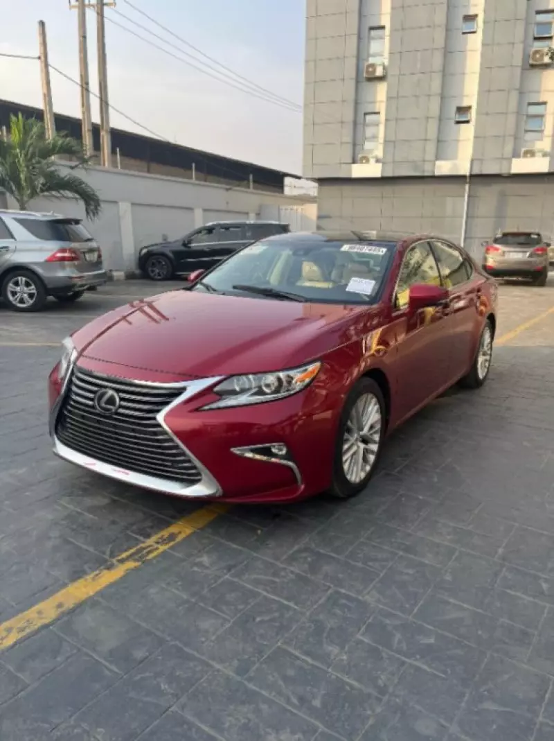 Lexus ES   - 2016