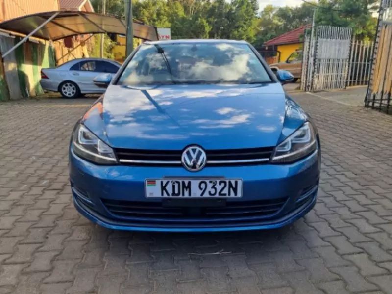 Volkswagen Golf   - 2016