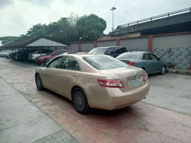 Toyota Camry - 2011