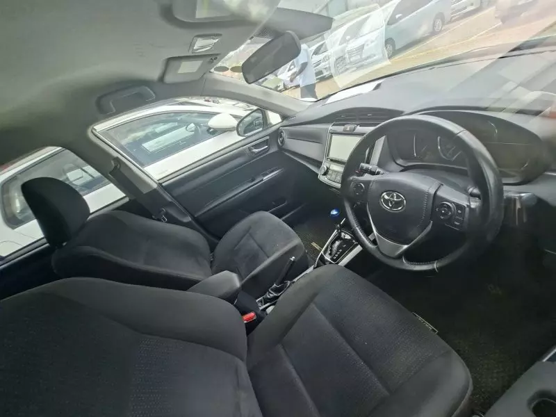 Toyota Fielder hybrid - 2017