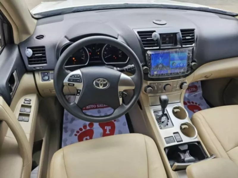 Toyota Highlander   - 2011