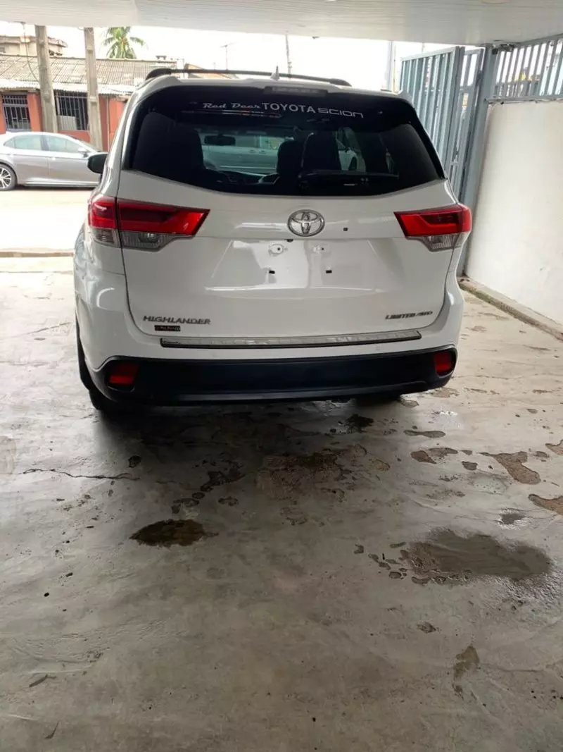 Toyota Highlander   - 2015