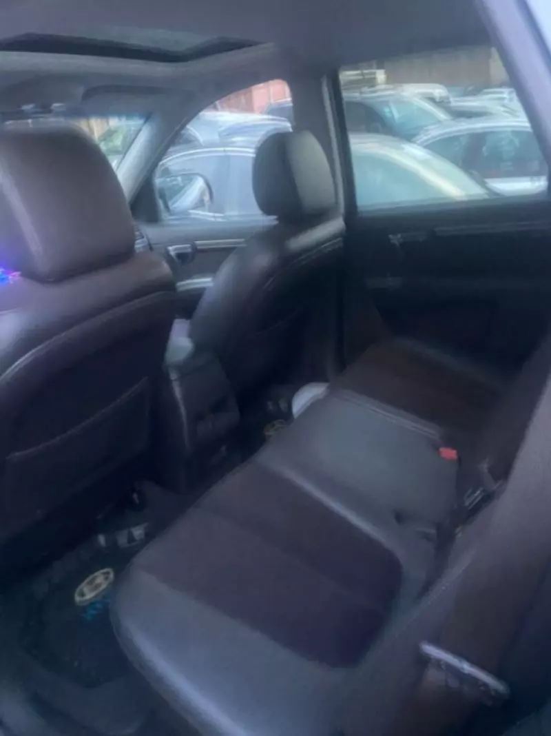 Hyundai Santa Fe   - 2011