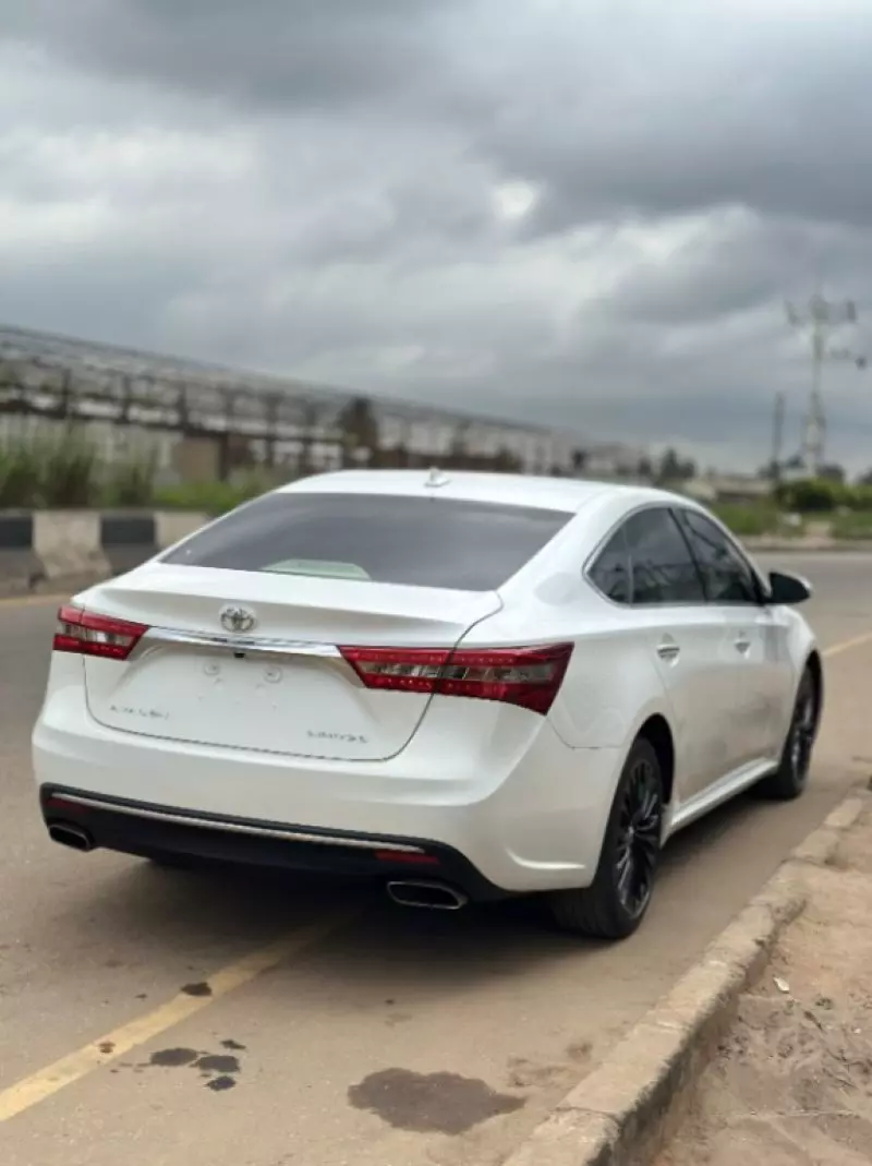 Toyota Avalon   - 2016