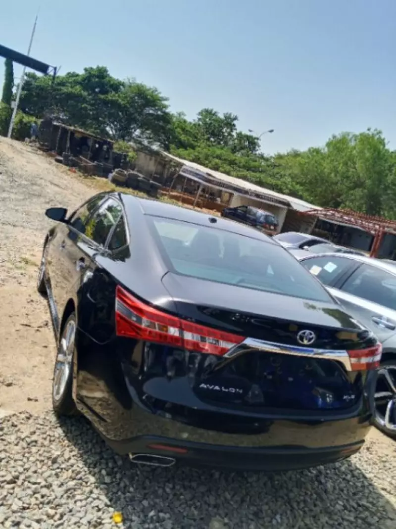 Toyota Avalon   - 2013