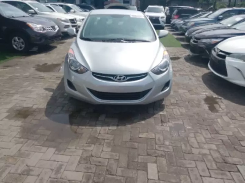 Hyundai Elantra   - 2013
