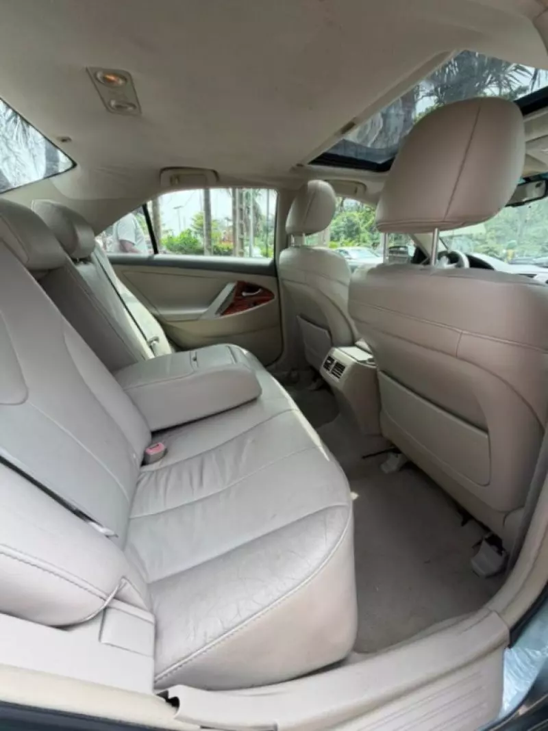 Toyota Camry   - 2010