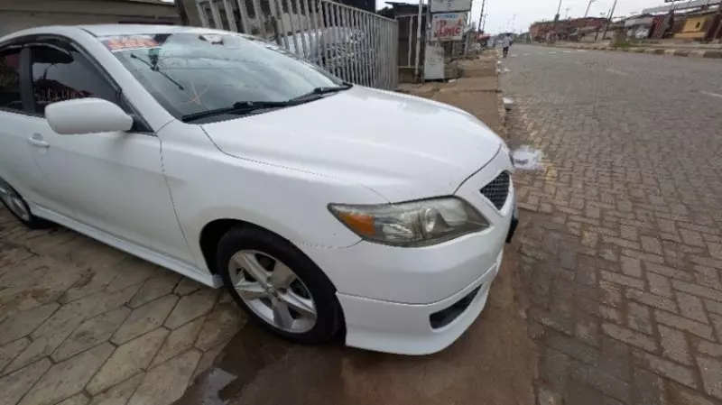 Toyota Camry   - 2010