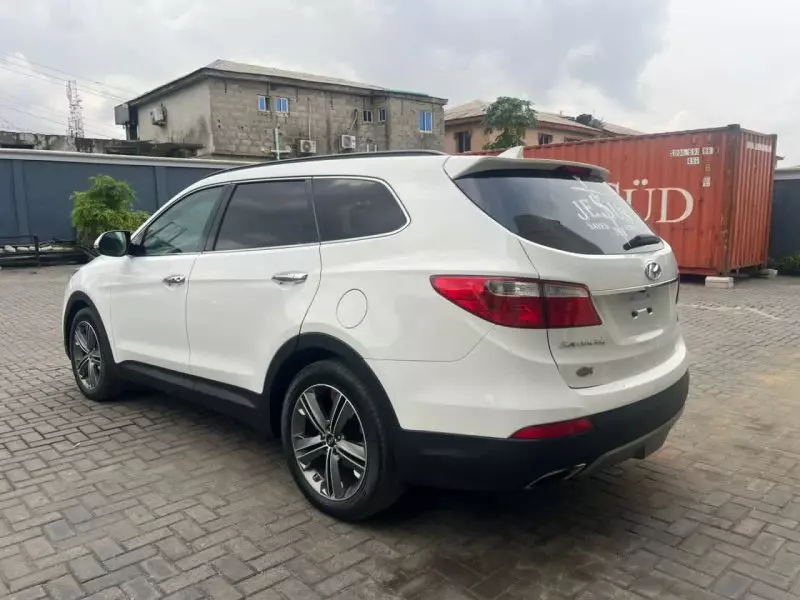 Hyundai Santa Fe   - 2013