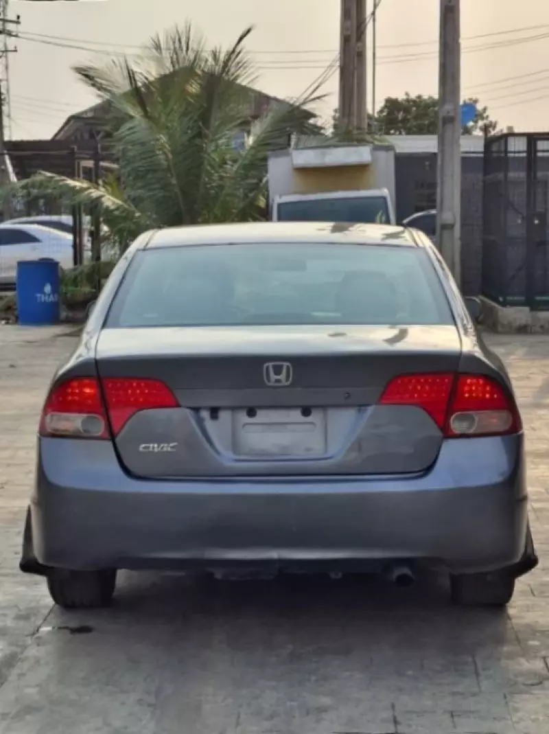 Honda Civic   - 2011