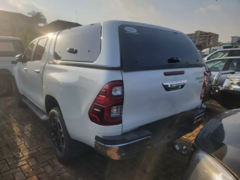 Toyota Hilux   - 2020