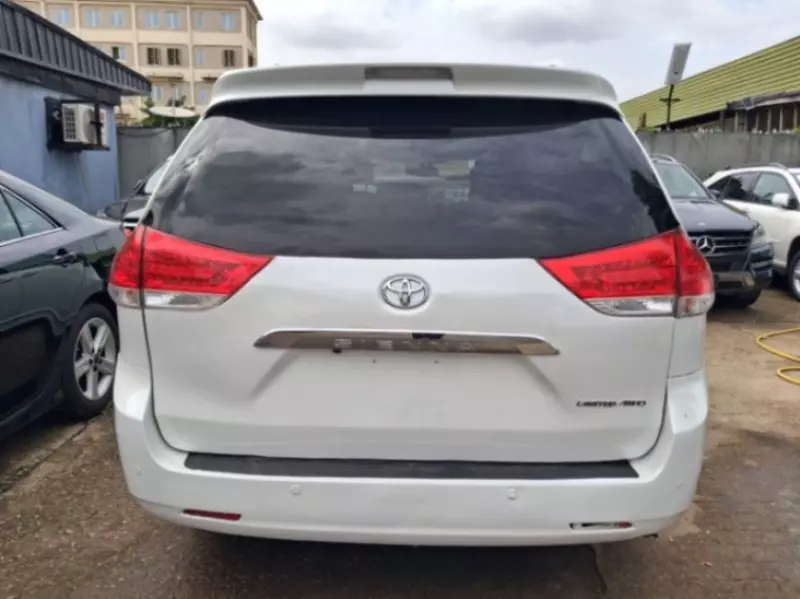 Toyota Sienna   - 2013