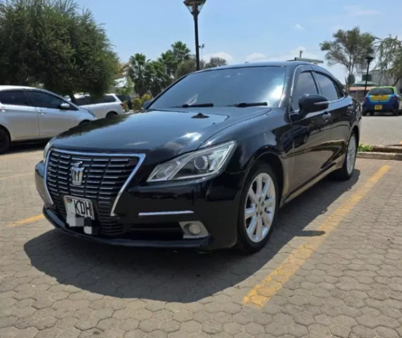 Toyota Crown   - 2014