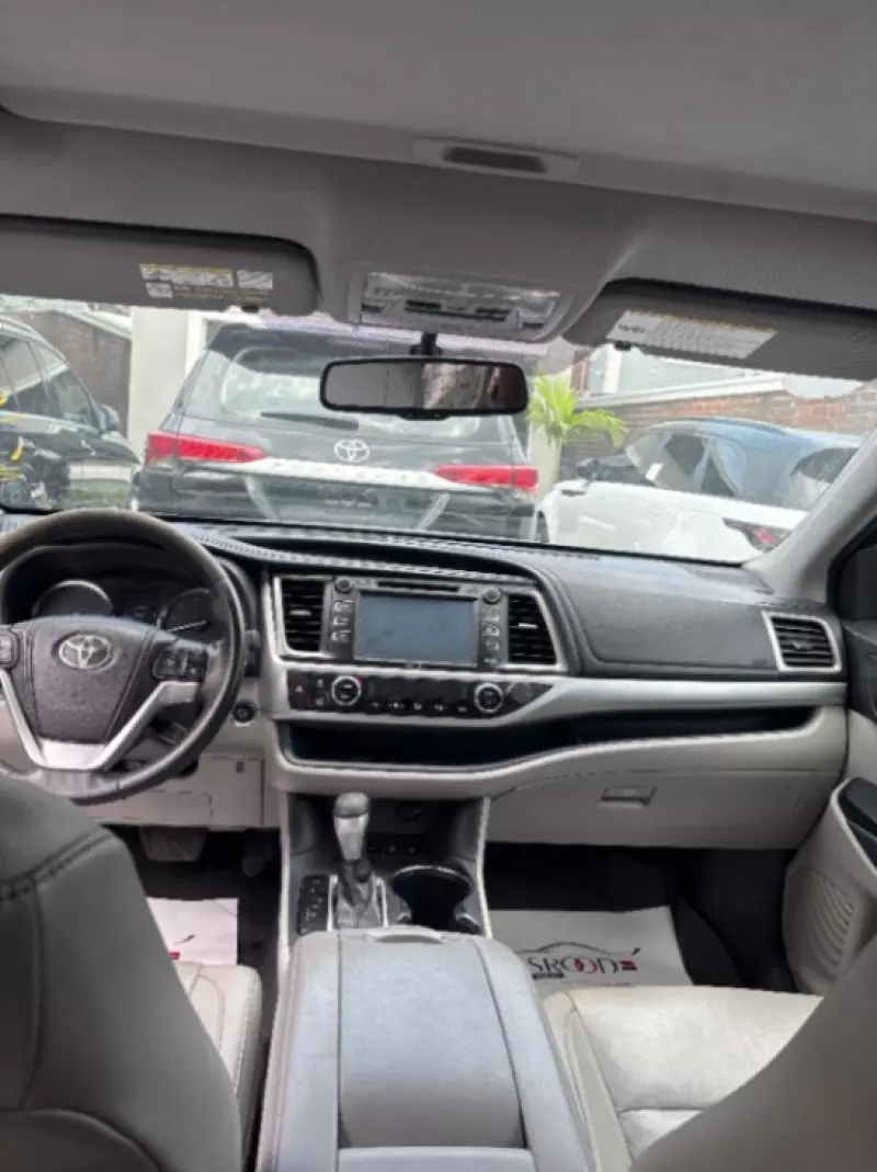 Toyota Highlander   - 2014