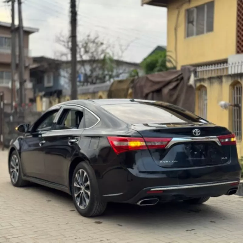 Toyota Avalon   - 2016
