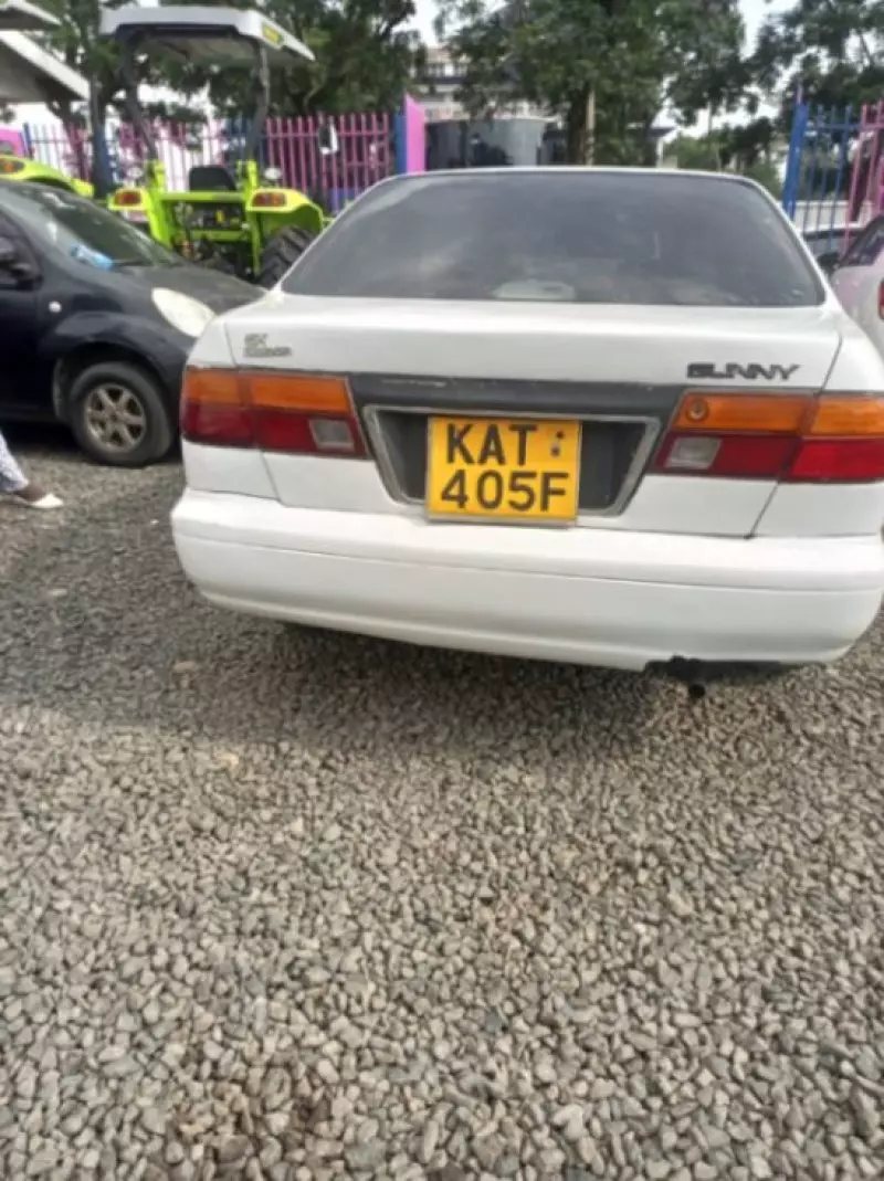 Nissan Sunny   - 2000