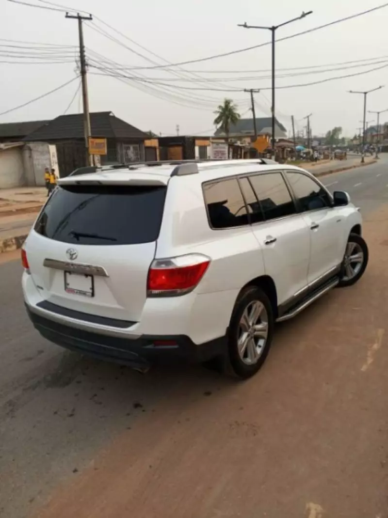 Toyota Highlander   - 2013