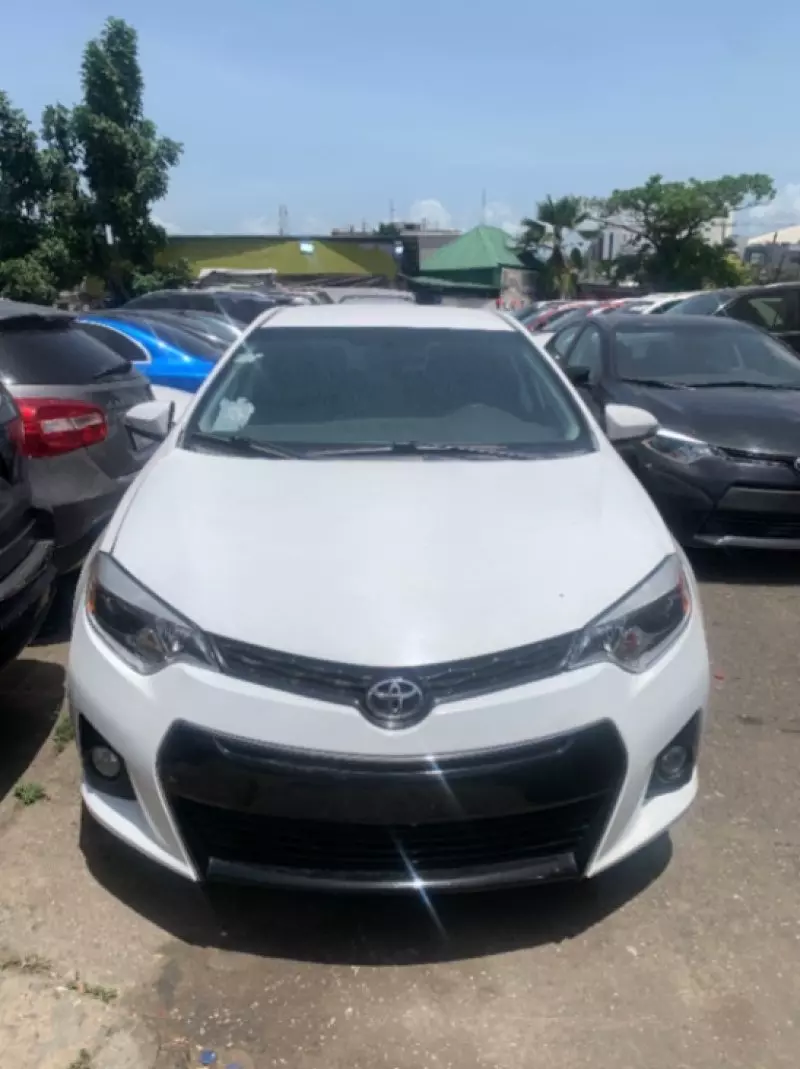 Toyota Corolla   - 2015