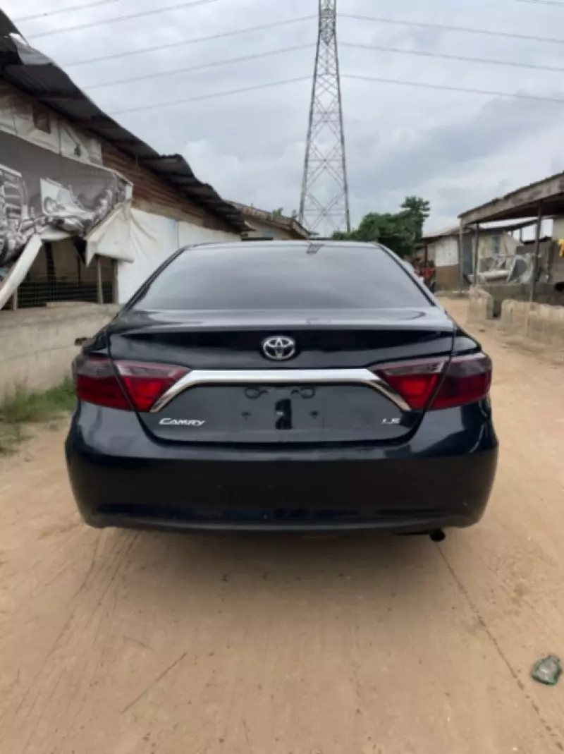 Toyota camry   - 2016