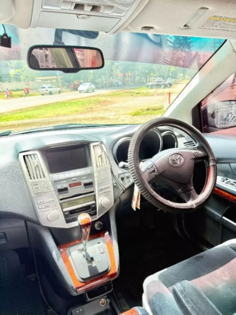 Toyota Harrier   - 2012
