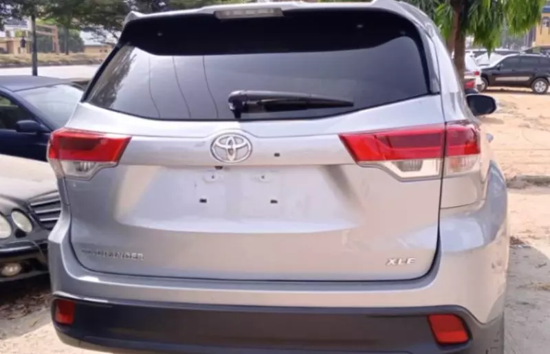 Toyota Highlander   - 2015