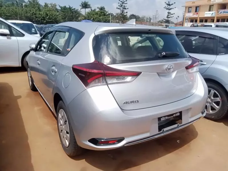 Toyota Auris   - 2015