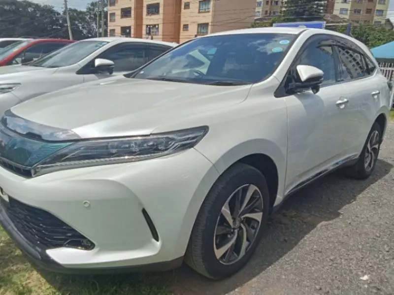 Toyota Harrier   - 2017