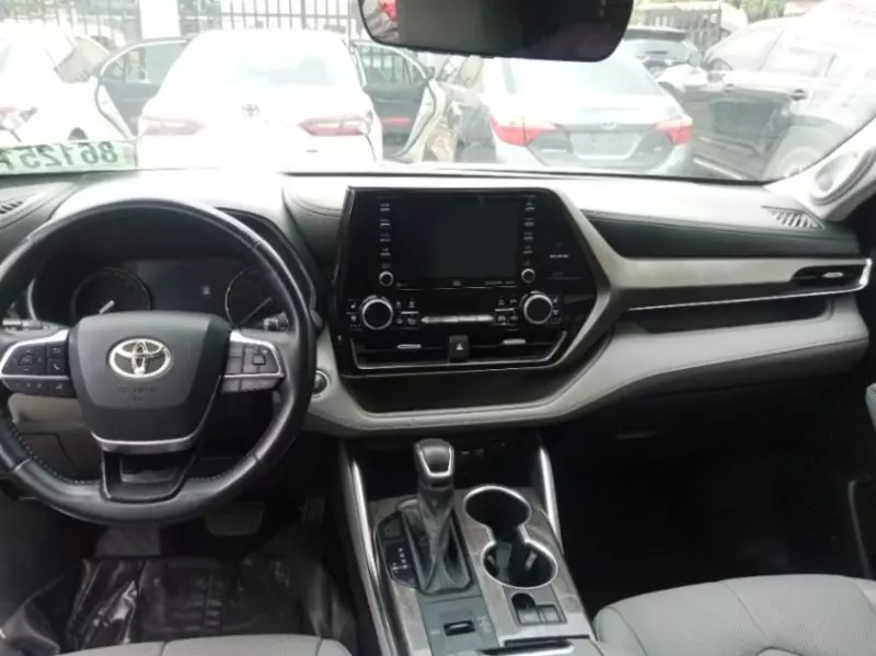Toyota Highlander   - 2021
