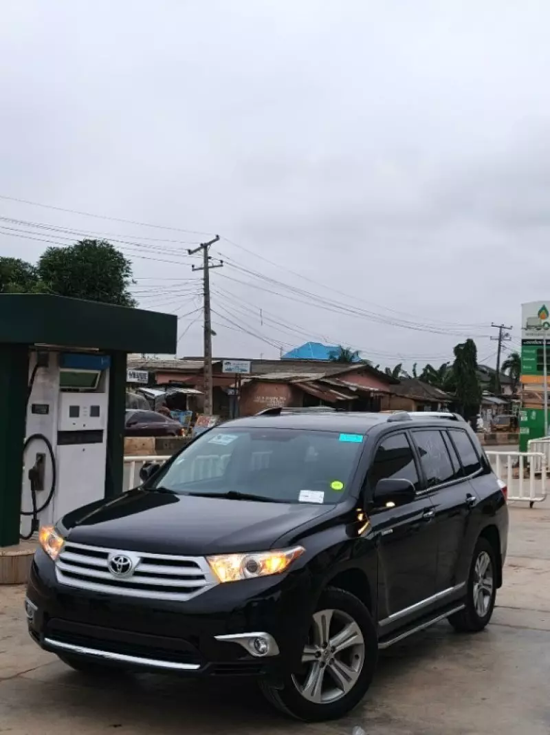 Toyota Highlander   - 2013