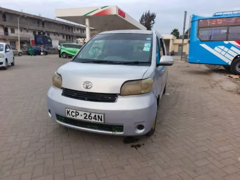 Toyota Porte   - 2012