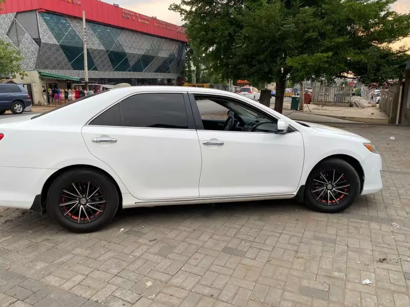Toyota Camry   - 2012