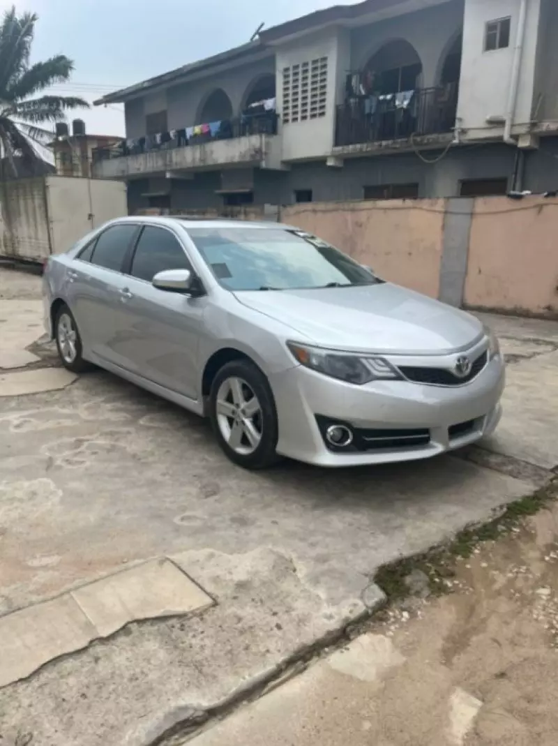 Toyota Camry   - 2014