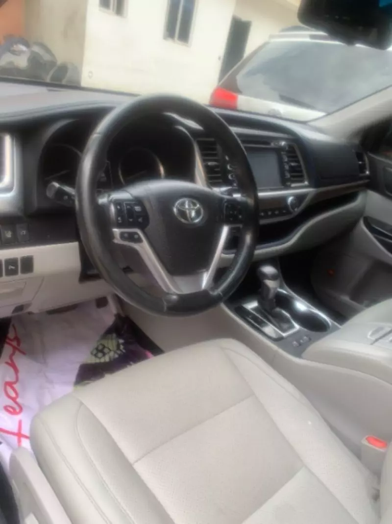 Toyota Highlander   - 2017