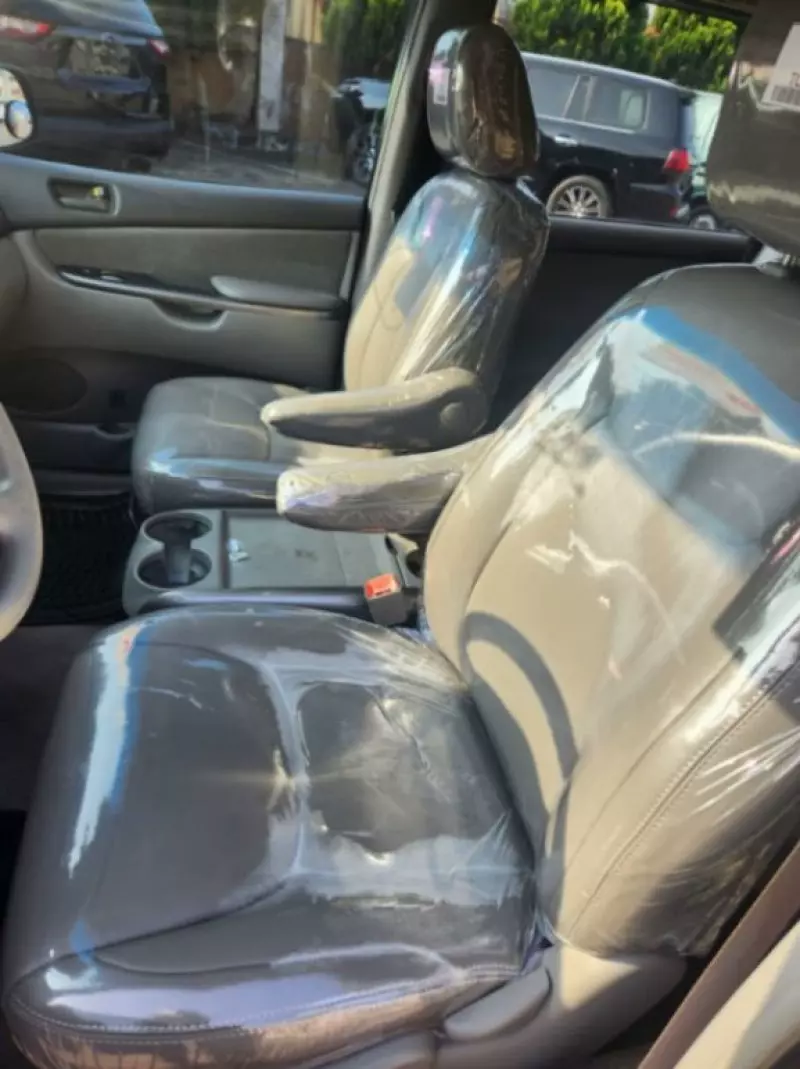 Toyota Sienna - 2010