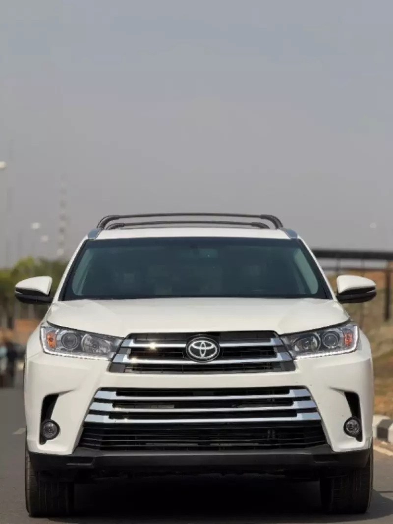 Toyota Highlander   - 2016