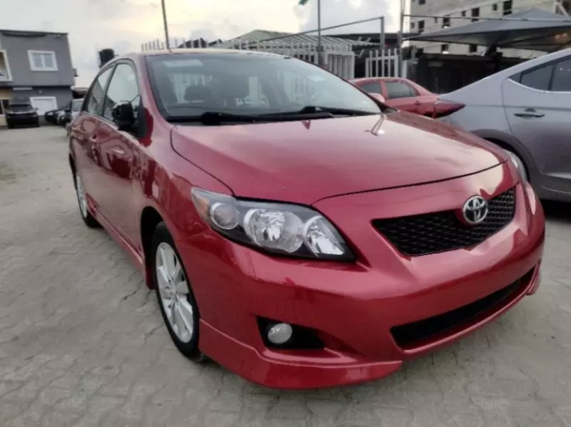 Toyota Corolla   - 2010