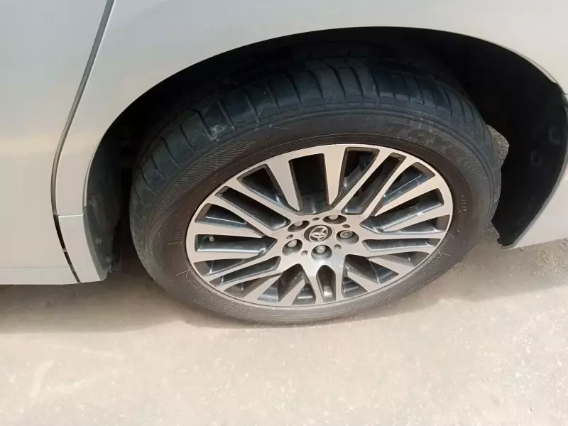 Toyota Alphard   - 2017