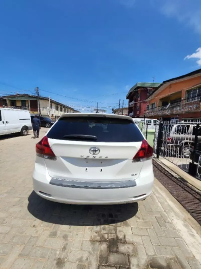 Toyota Venza   - 2014