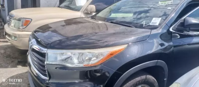 Toyota Highlander   - 2016