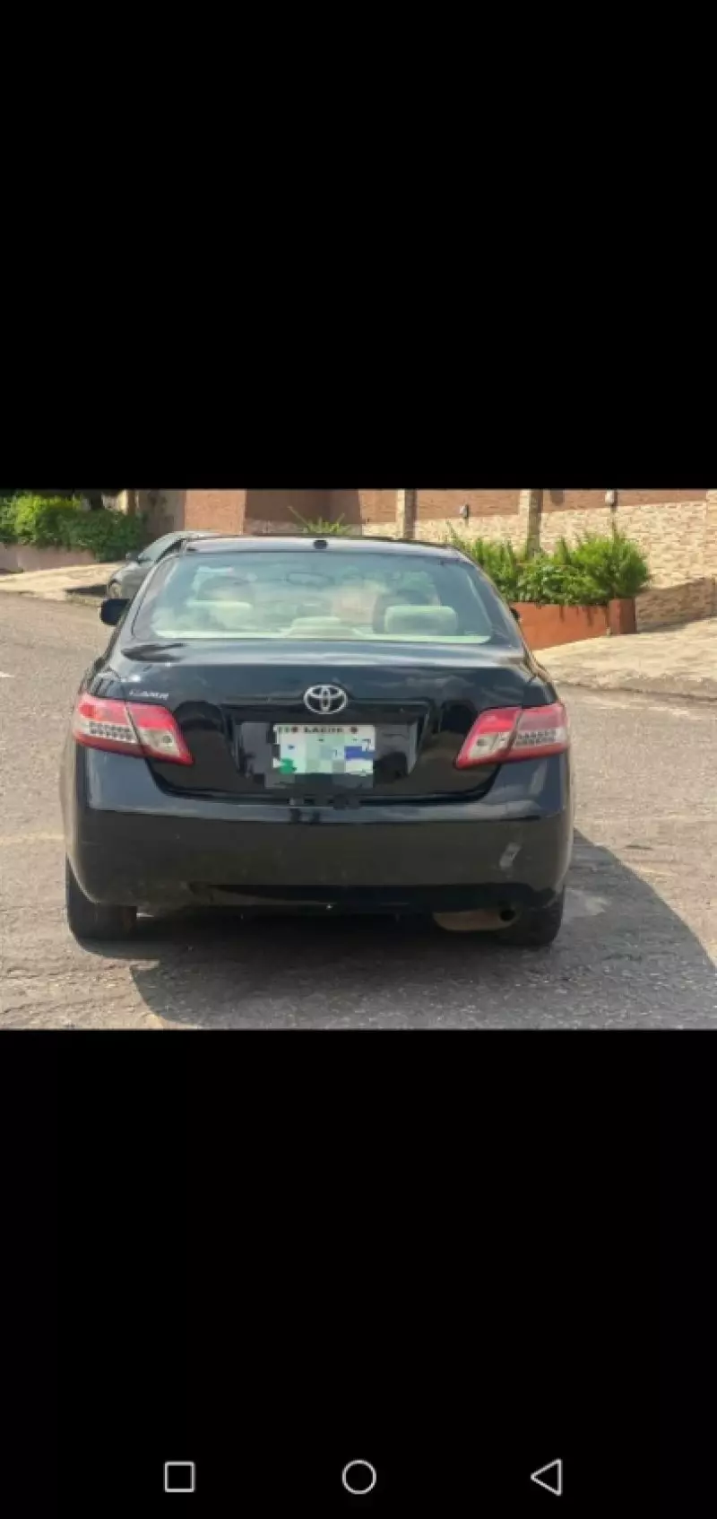 Toyota Camry   - 2010