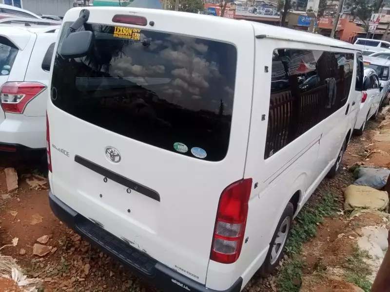 Toyota Hiace   - 2014