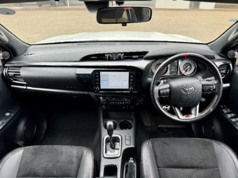 Toyota Hilux    - 2022