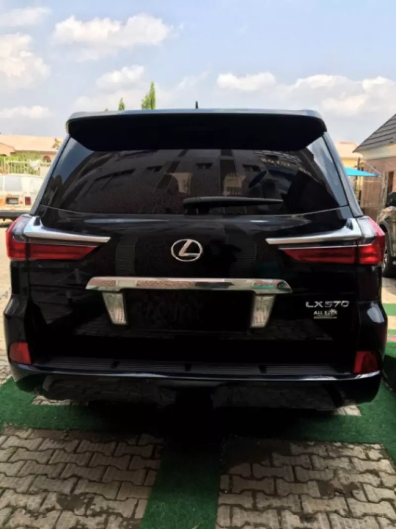 Lexus LX 570   - 2017