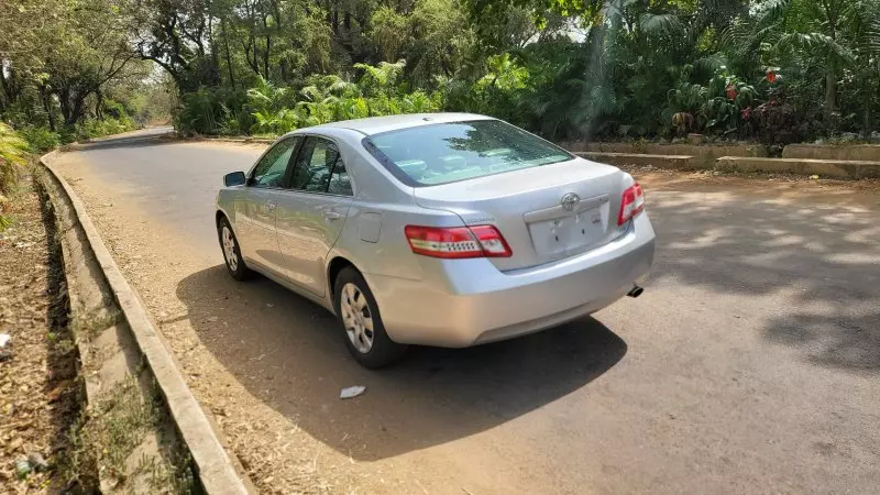 Toyota Camry   - 2011