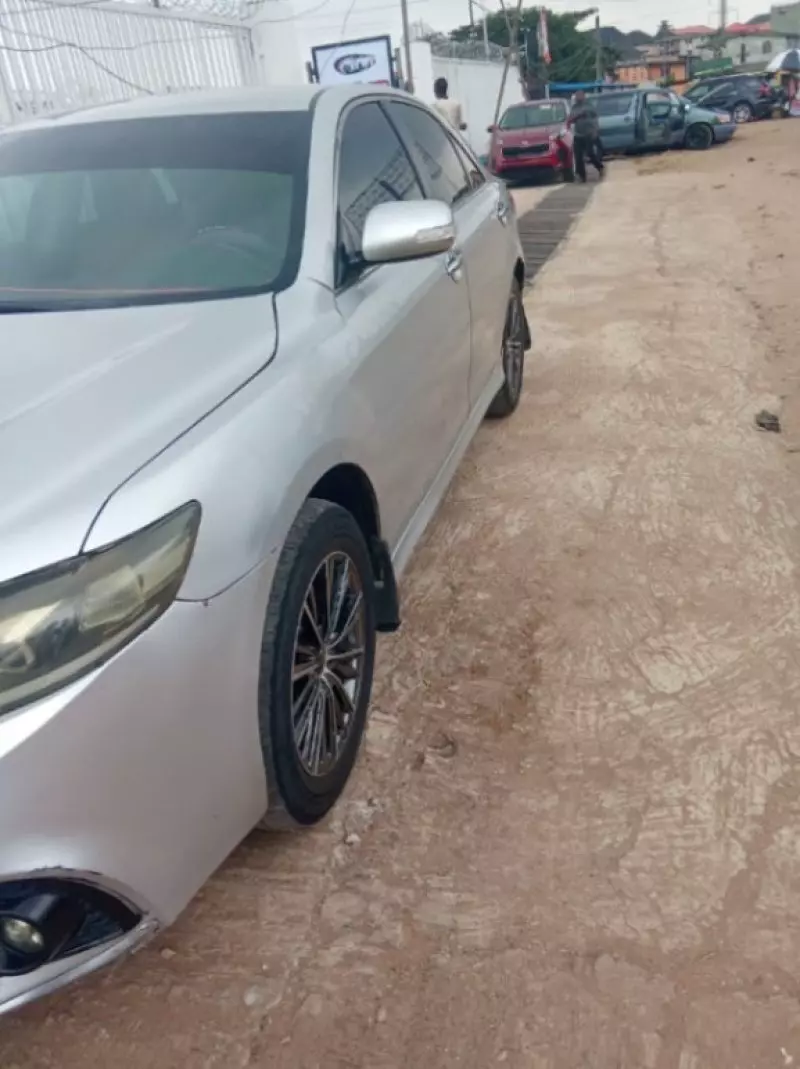 Toyota Camry   - 2010