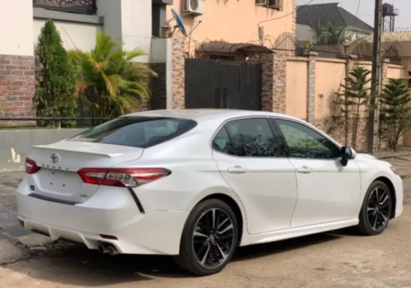 Toyota Camry   - 2018