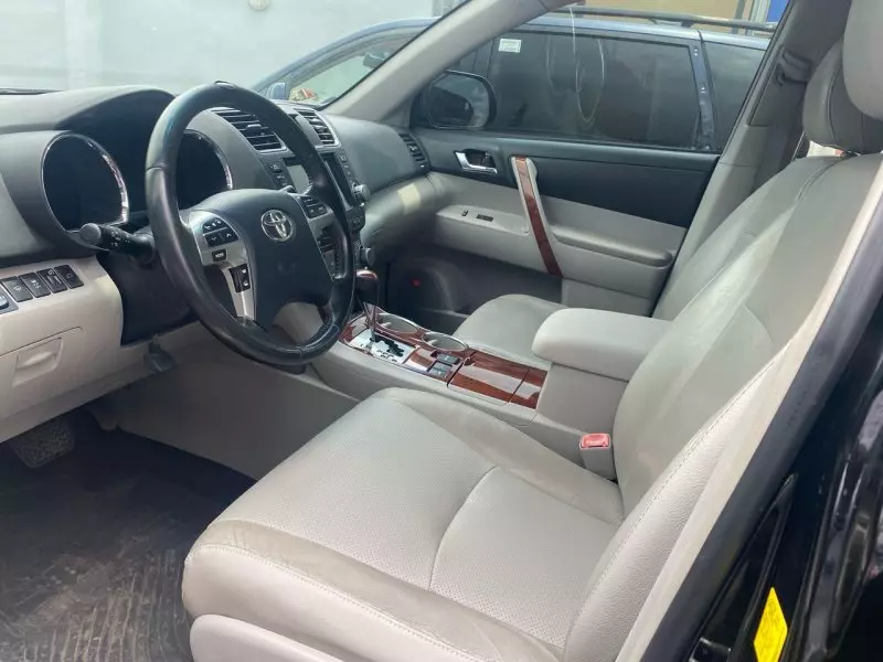 Toyota Highlander   - 2011