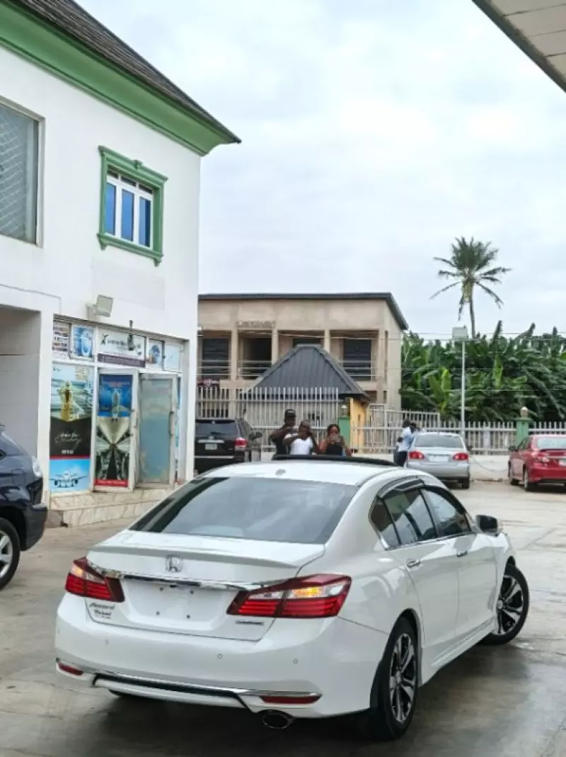 Honda Accord   - 2017